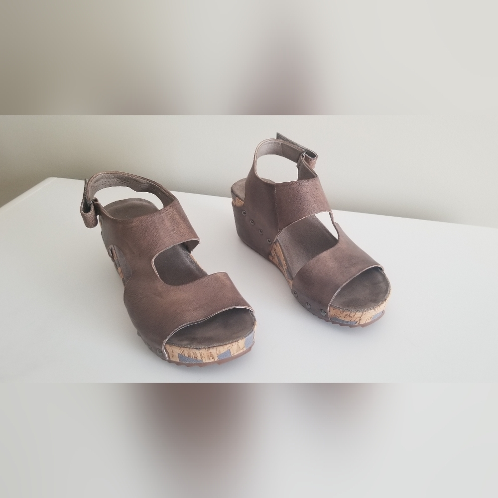 Antelope sandals